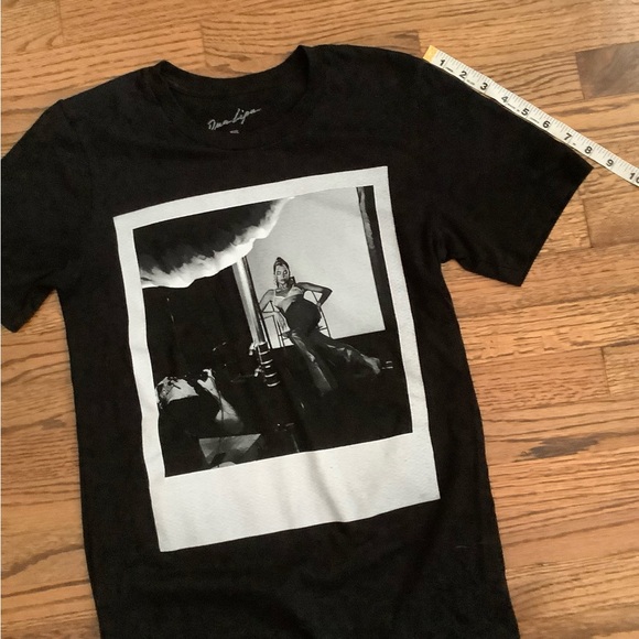 Dua Lipa 2022 World Tour T-Shirt - Picture 5 of 10